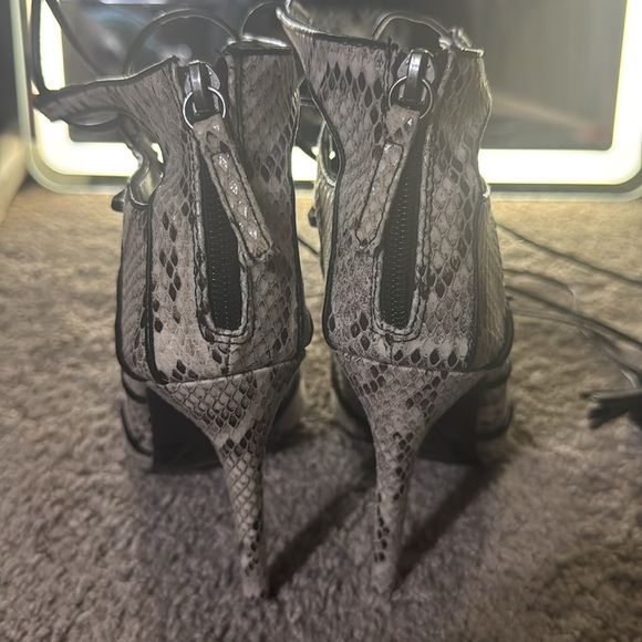Snake skin heels - Picture 4 of 5